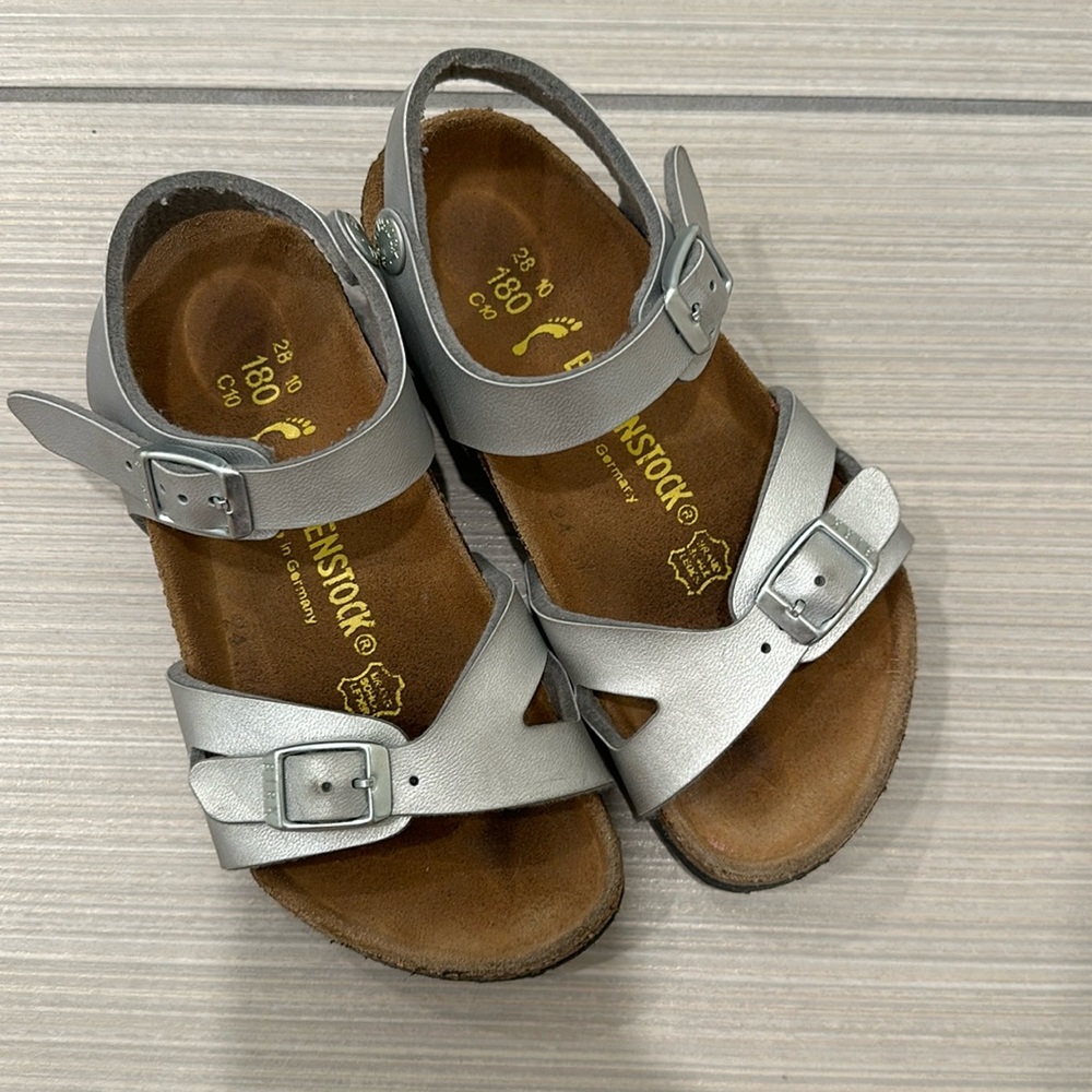 Kids metallic silver Birkenstocks